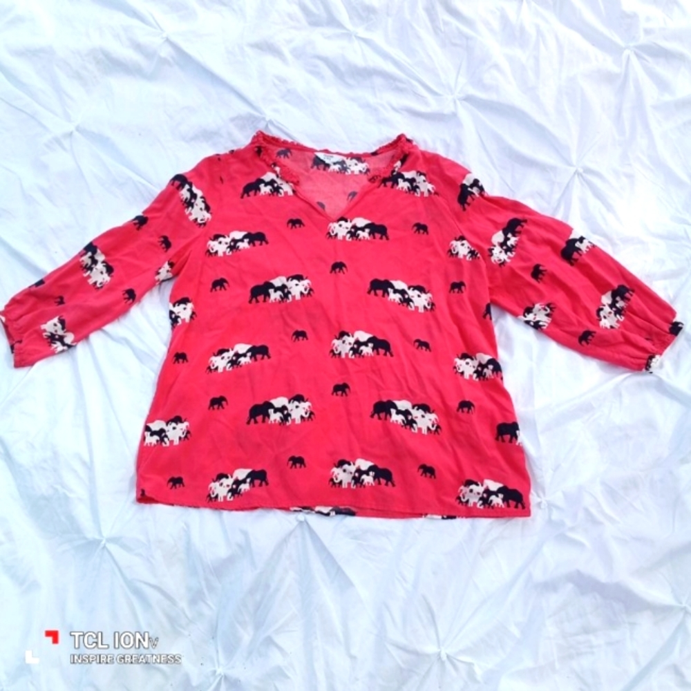 Crown and ivy pink elephant print size medium woman's top. Elbow length sleeves